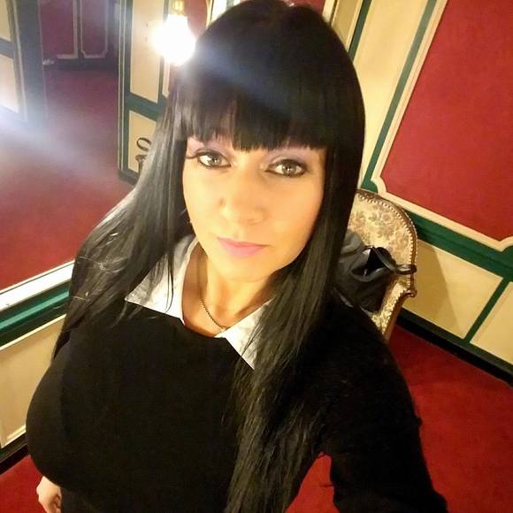 Meet your Posher, Jennifer - Picture 1 of 1